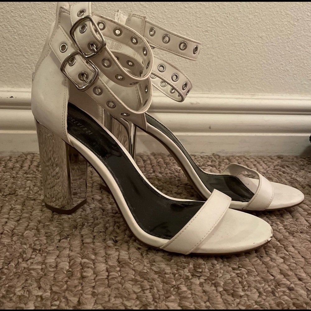 White heels - Picture 2 of 2